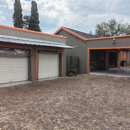 Sibahlenomhlambi Guesthouse Springs  Εξωτερικό φωτογραφία
