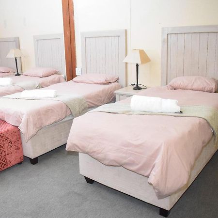 Sibahlenomhlambi Guesthouse Springs  Εξωτερικό φωτογραφία