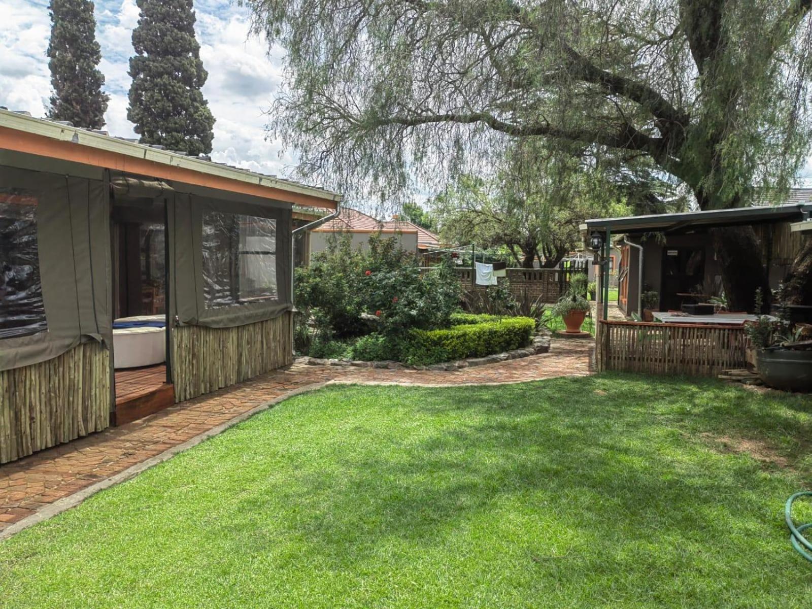 Sibahlenomhlambi Guesthouse Springs  Εξωτερικό φωτογραφία